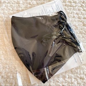 TORY BURCH FACE MASK (Black)